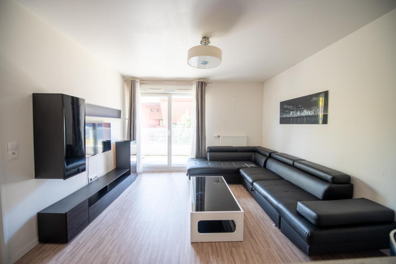Appartements De 2 Ou 3 Chambres A 40 Minutes De Paris Courcouronnes Bagian luar foto