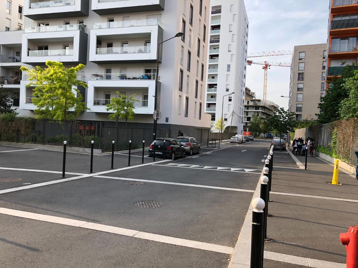 Appartements De 2 Ou 3 Chambres A 40 Minutes De Paris Courcouronnes Bagian luar foto
