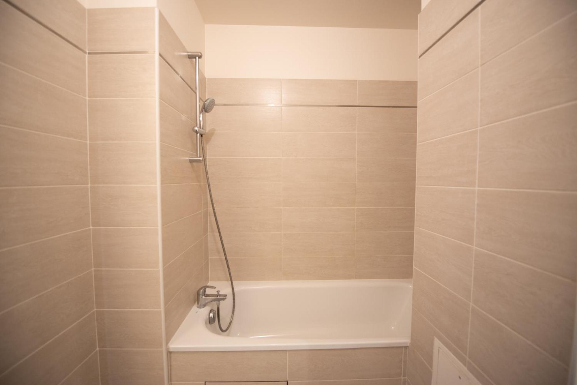 Appartements De 2 Ou 3 Chambres A 40 Minutes De Paris Courcouronnes Ruang foto