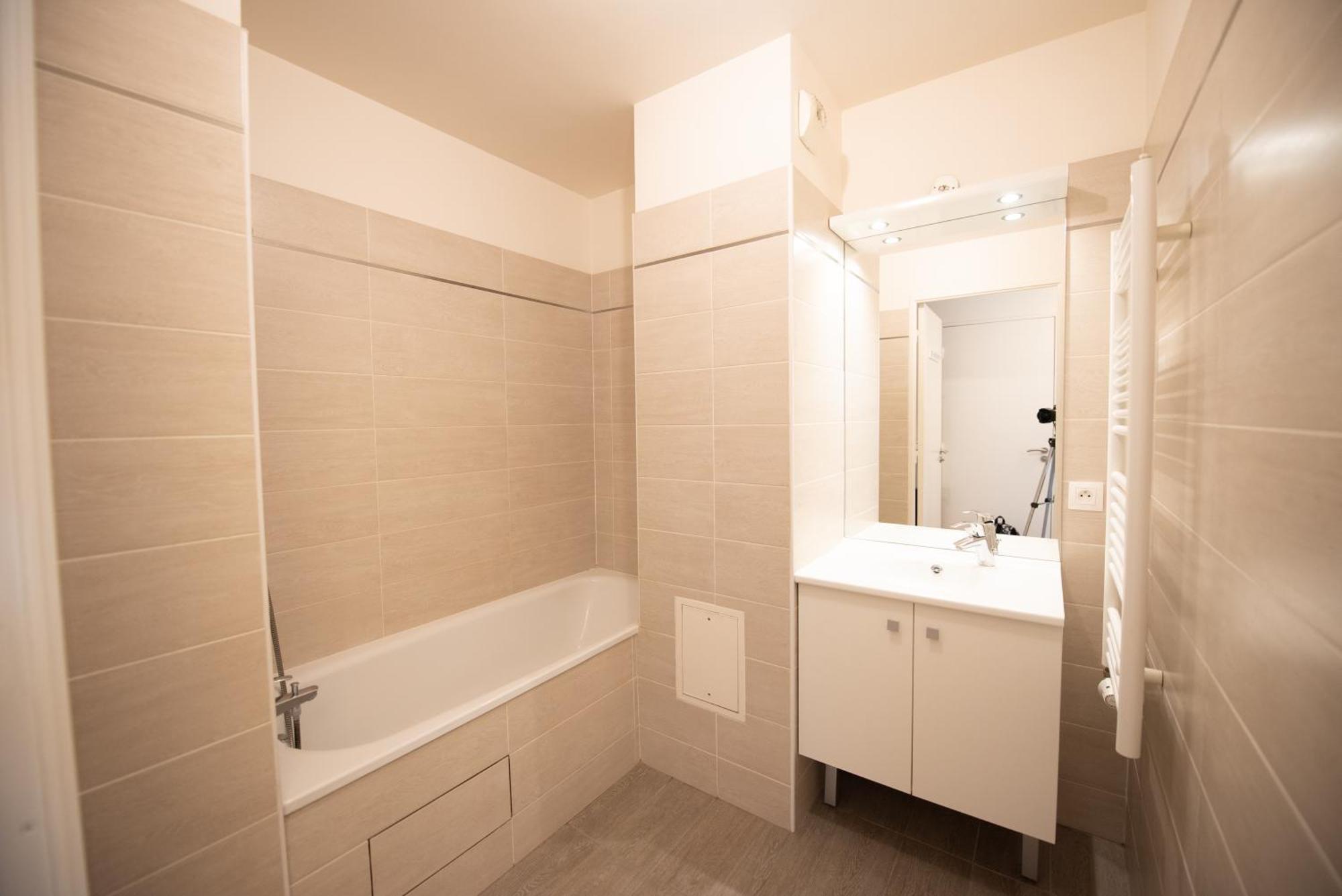 Appartements De 2 Ou 3 Chambres A 40 Minutes De Paris Courcouronnes Ruang foto